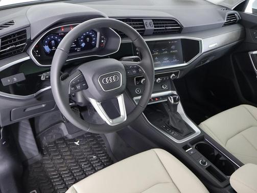 2025 Audi Q3 Premium 45 TFSI S line quattro Tiptronic