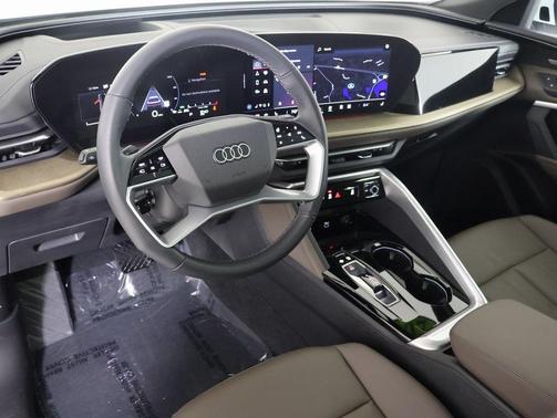 2025 Audi Q5 Premium Plus TFSI quattro S tronic