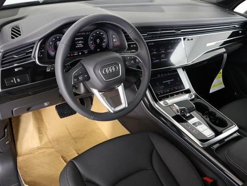 2025 Audi Q7 55 Premium Plus