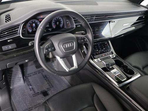 2023 Audi Q7 45 Premium