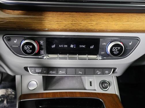 2022 Audi Q5 45 S line Premium Plus