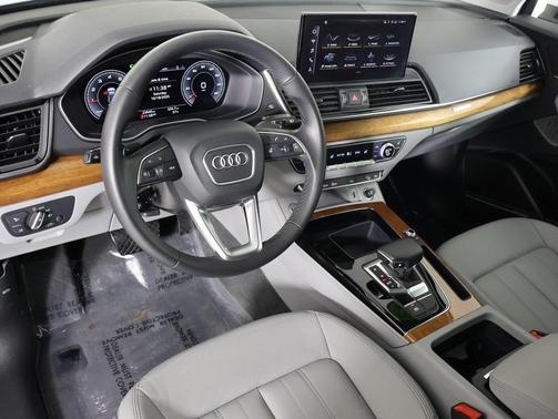 2022 Audi Q5 45 S line Premium Plus