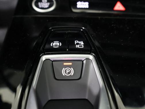 2025 Audi Q6 e-tron Premium Plus quattro