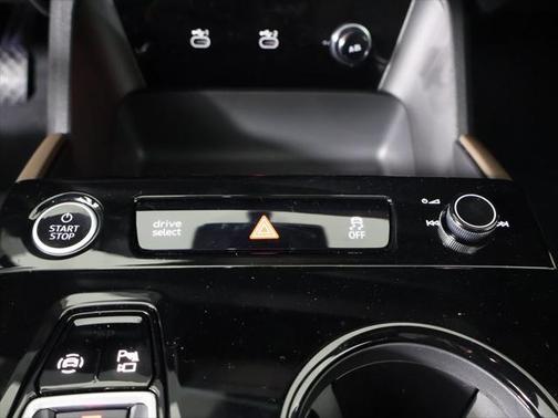 2025 Audi Q6 e-tron Premium Plus quattro