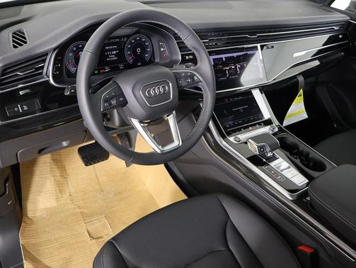 2025 Audi Q7 55 Premium Plus