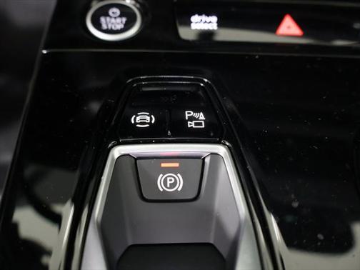 2025 Audi Q6 e-tron Premium Plus quattro