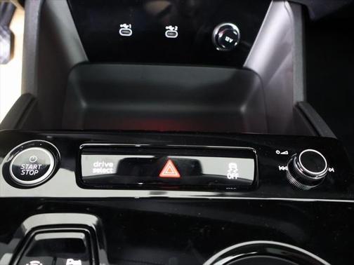 2025 Audi Q6 e-tron Premium Plus quattro