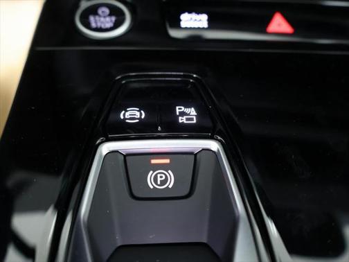 2025 Audi Q6 e-tron Premium Plus quattro