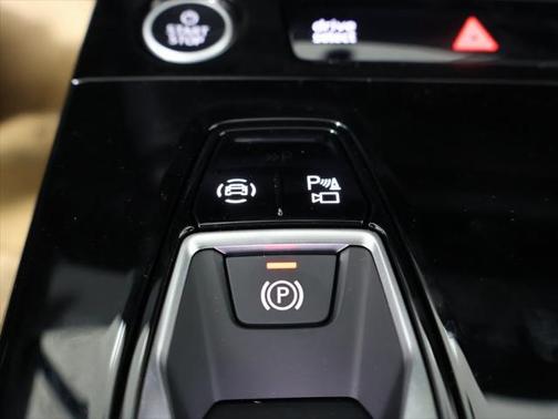 2025 Audi Q6 e-tron Premium Plus quattro