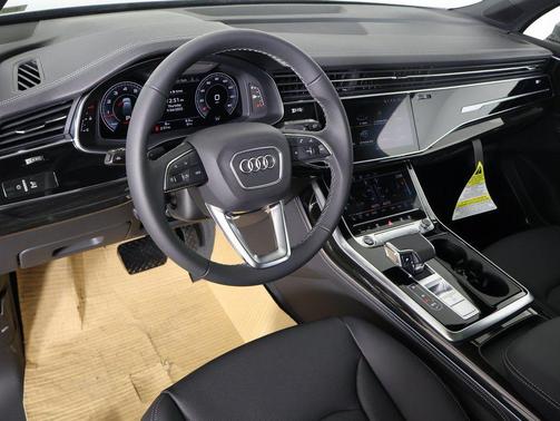 2025 Audi Q7 55 Premium Plus