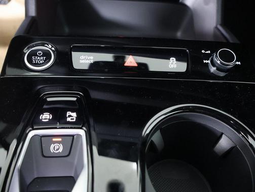 2025 Audi Q6 e-tron Premium Plus quattro