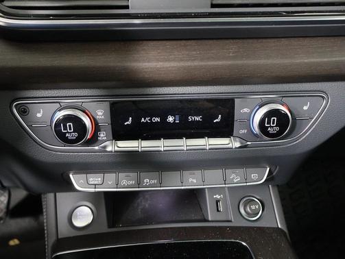 2022 Audi Q5 45 S line Premium Plus