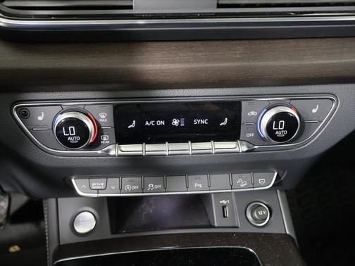 2022 Audi Q5 45 S line Premium Plus
