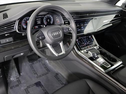2025 Audi Q7 45 Premium Plus