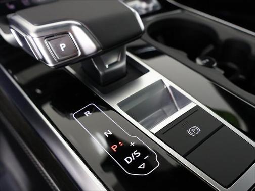 2025 Audi Q7 45 Premium Plus