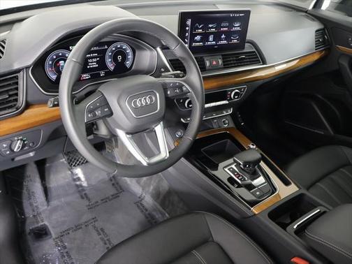2022 Audi Q5 45 S line Premium Plus