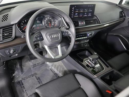 2024 Audi Q5 45 S line Premium