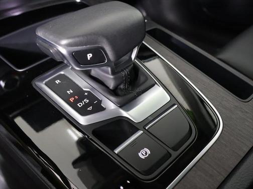 2024 Audi Q5 45 S line Premium