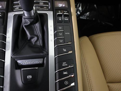 2017 Porsche Macan Base