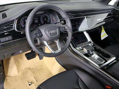 2025 Audi Q7 45 Premium Plus