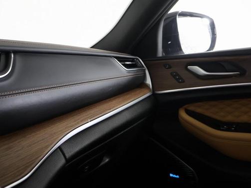 2022 Jeep Grand Cherokee Summit