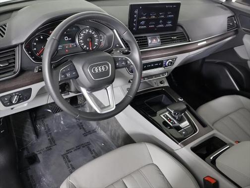 2022 Audi Q5 45 S line Premium