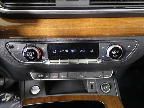 2023 Audi Q5 45 S line Premium