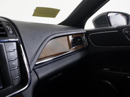 2017 Lincoln Continental Select