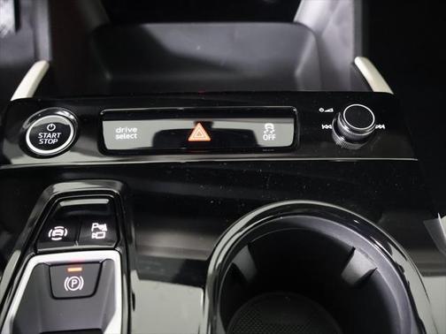 2025 Audi Q6 e-tron Prestige quattro