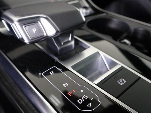 2022 Audi Q7 45 Premium Plus