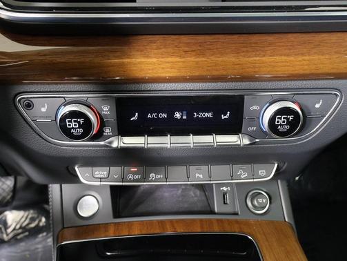 2023 Audi Q5 40 Premium Plus