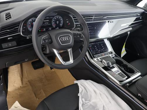 2026 Audi Q7 45 Premium