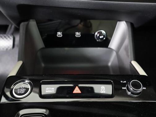 2025 Audi Q6 e-tron Prestige quattro