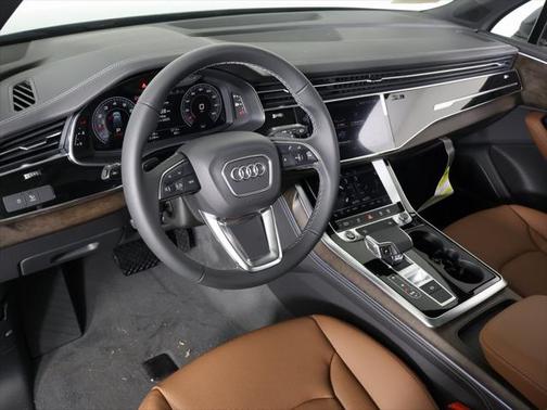 2025 Audi Q7 45 Premium Plus