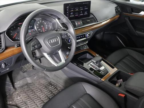 2023 Audi Q5 45 S line Premium