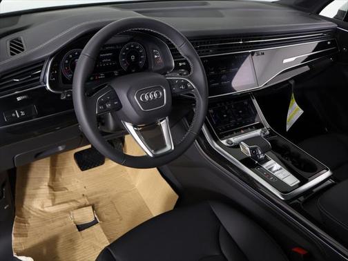 2025 Audi Q7 55 Premium Plus