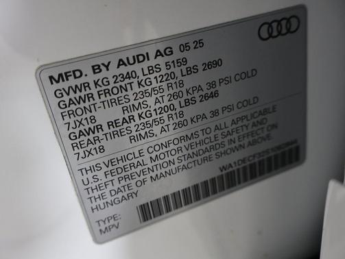 2025 Audi Q3 Premium 45 TFSI S line quattro Tiptronic