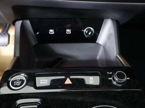 2025 Audi Q6 e-tron Premium Plus quattro