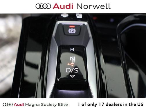 Tambora Gray Metallic 2025 Audi Q5 Premium Plus TFSI quattro S tronic