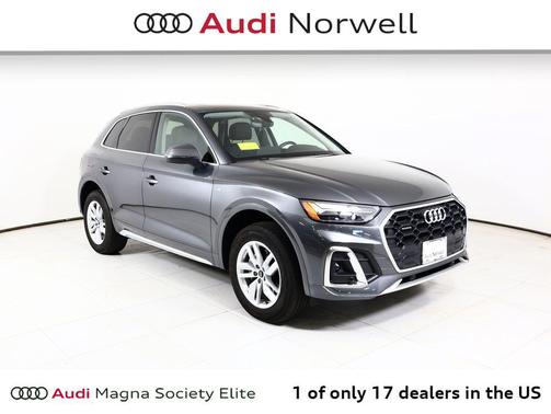 Daytona Gray Pearl Effect 2023 Audi Q5 45 S line Premium