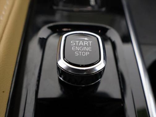 2022 Volvo XC90 Recharge Plug-In Hybrid T8 Inscription 6 Passenger