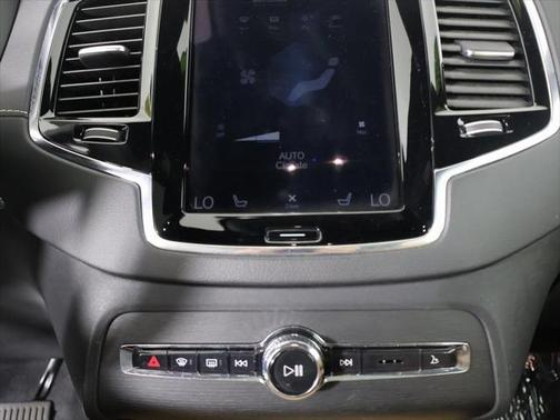 2022 Volvo XC90 Recharge Plug-In Hybrid T8 Inscription 6 Passenger