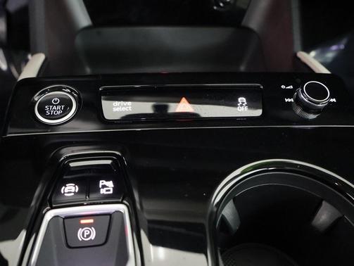 2025 Audi Q6 e-tron Premium Plus quattro