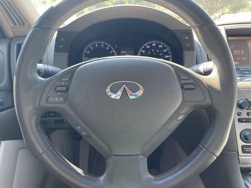 2011 INFINITI G37x Base
