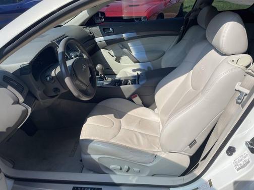 2011 INFINITI G37x Base