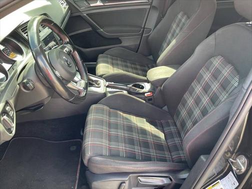 2017 Volkswagen Golf GTI 2.0T SE 4-Door