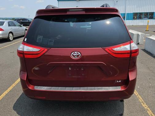 2015 Toyota Sienna LE
