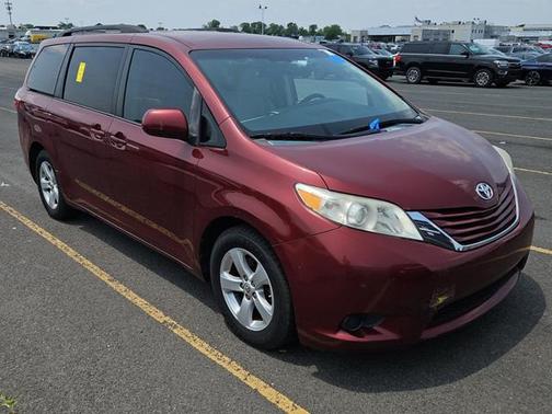 2015 Toyota Sienna LE