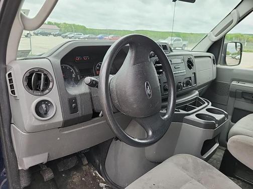 2013 Ford E350 Super Duty XL