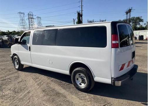 Summit White 2019 Chevrolet Express 3500 LT